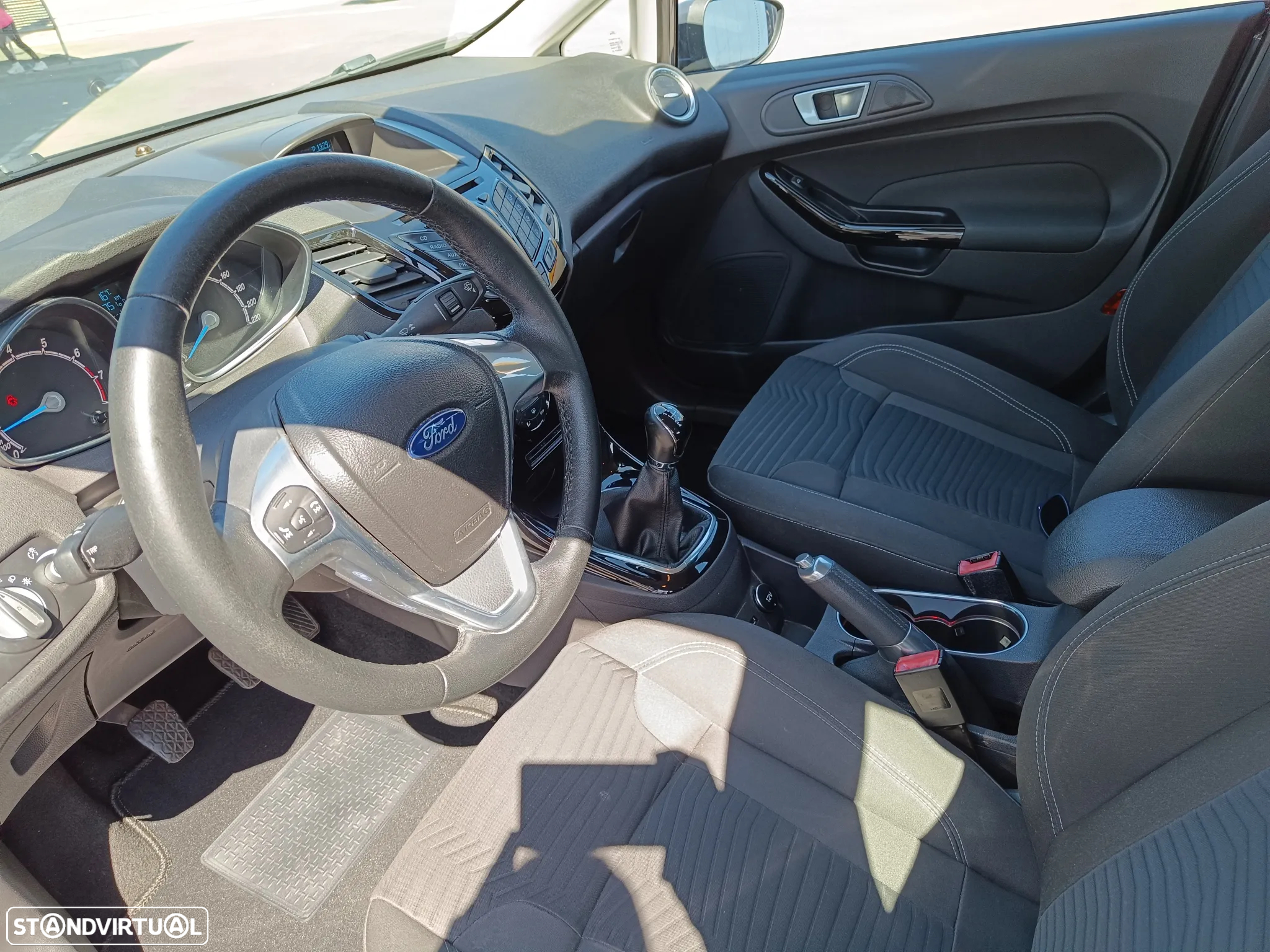 Ford Fiesta 1.0 EcoBoost S&S TREND - 10