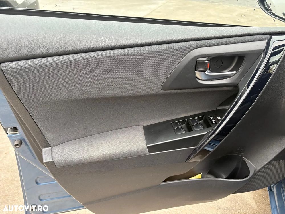 Toyota Auris 1.6 L Valvematic Luna - 19