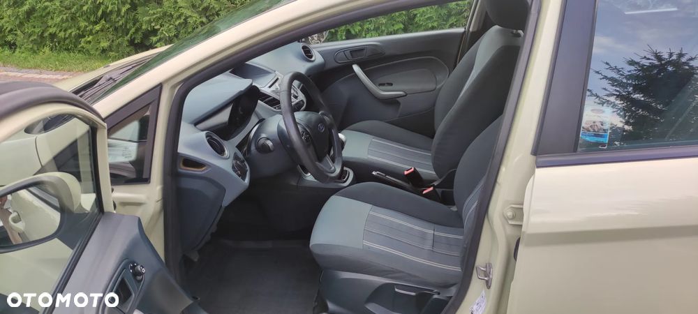 Ford Fiesta - 2
