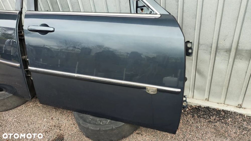 DRZWI PRAWY PRZÓD PRZEDNIE TYŁ TYLNE KOMPLETNE LISTWA KLAMKA KOLOR PBM KOMPLET CHRYSLER 300C LIFT EUROPA SEDAN KOMBI - 3