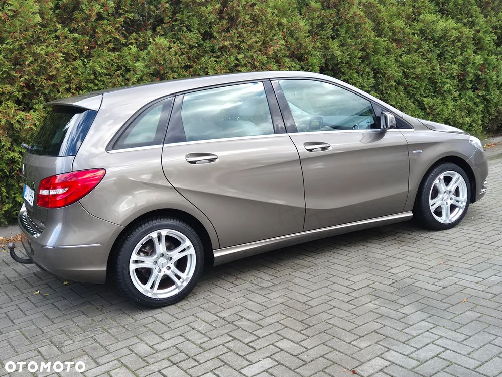 Mercedes-Benz Klasa B 180 7G-DCT UrbanStyle Edition - 13