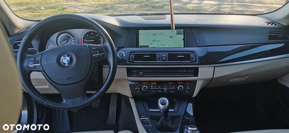 BMW Seria 5 525d - 11