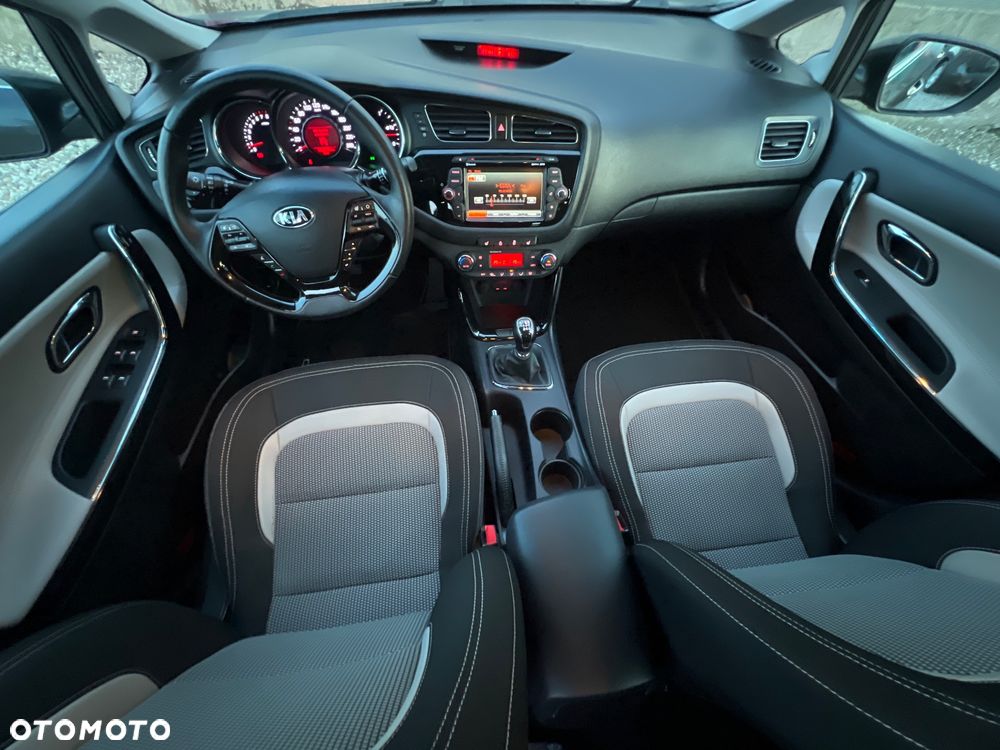 Kia Ceed 1.4 CVVT Dream Team Edition - 23