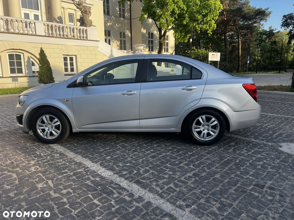 Chevrolet Aveo - 4