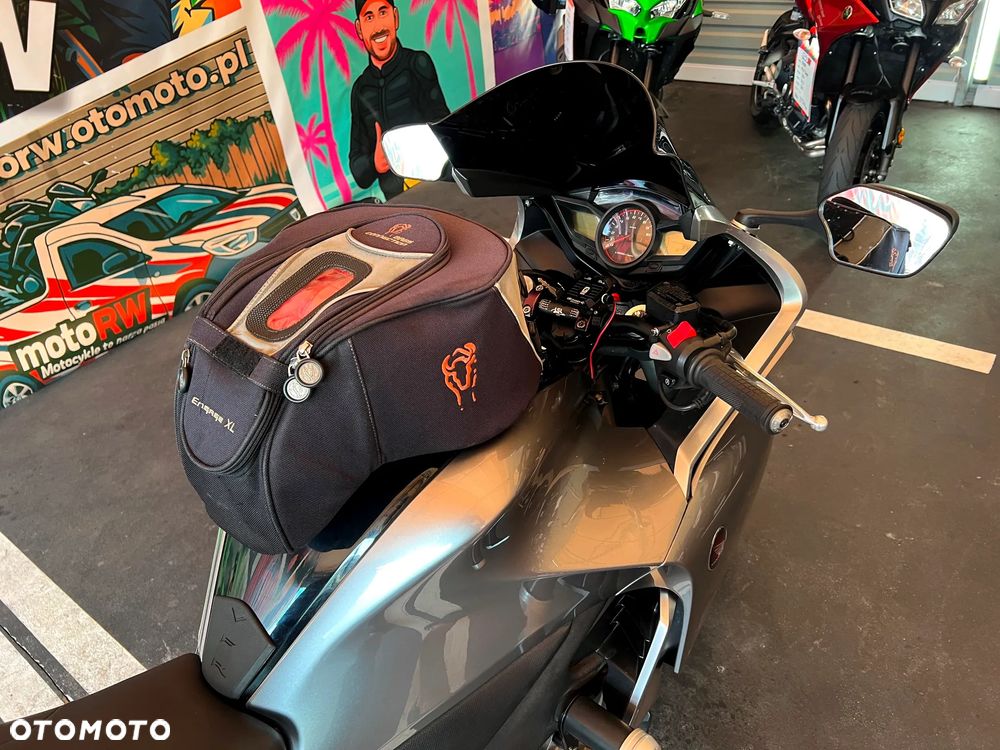 Honda VFR - 8
