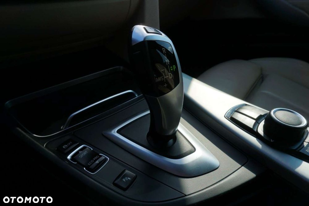 BMW 3GT 330i GPF xDrive - 9