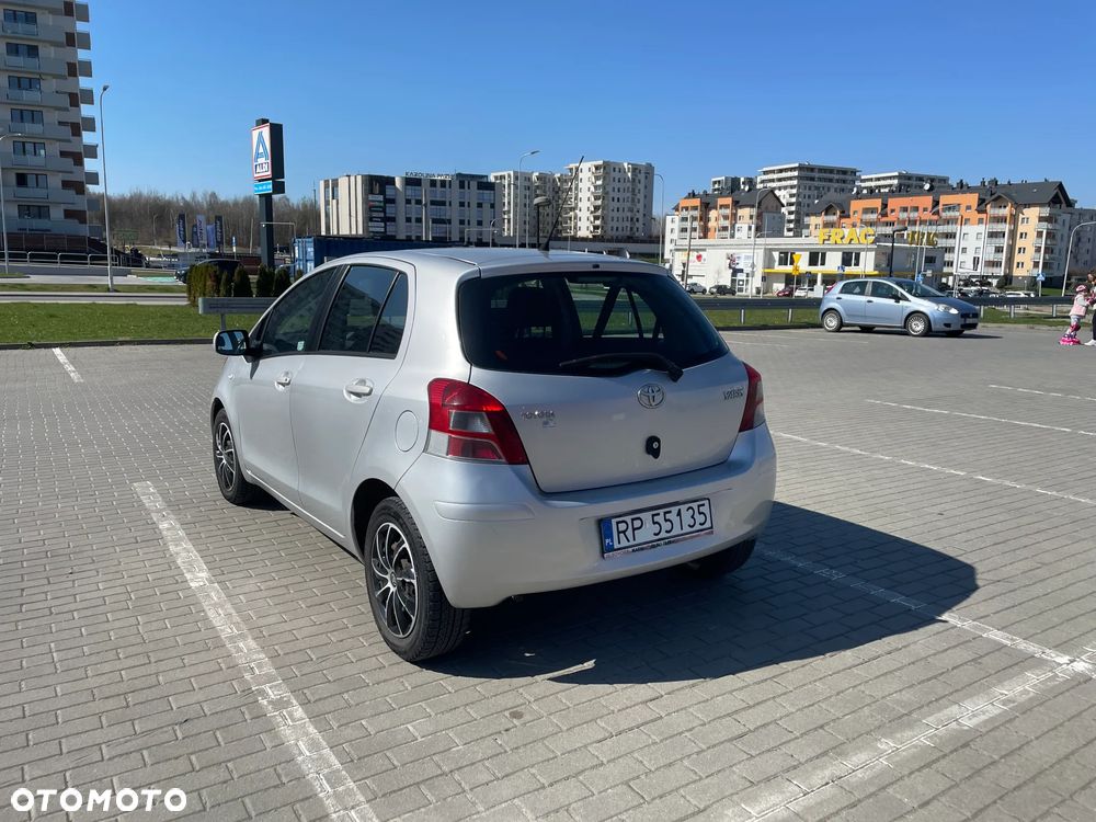 Toyota Yaris 1.33 Premium - 7