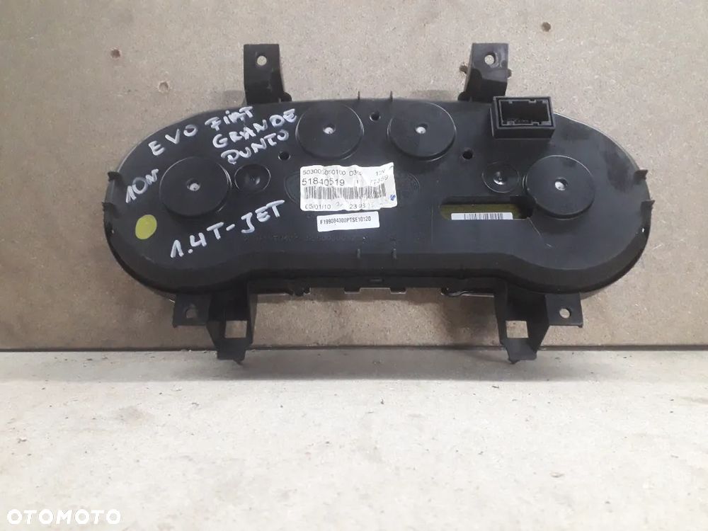 Licznik Fiat Grande Punto EVO 10r. 1.4 T-JET 51840519 - 2