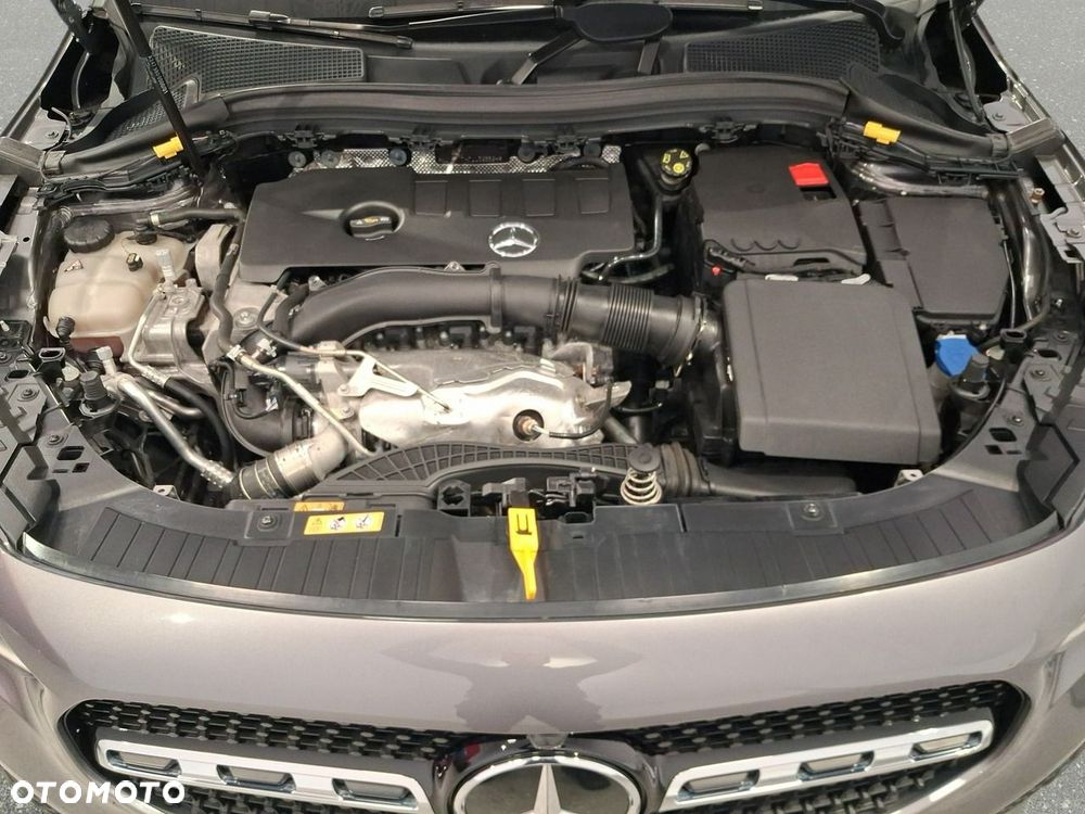 Mercedes-Benz GLA - 25