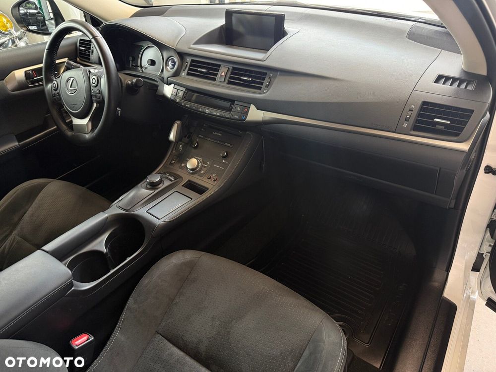 Lexus CT - 16
