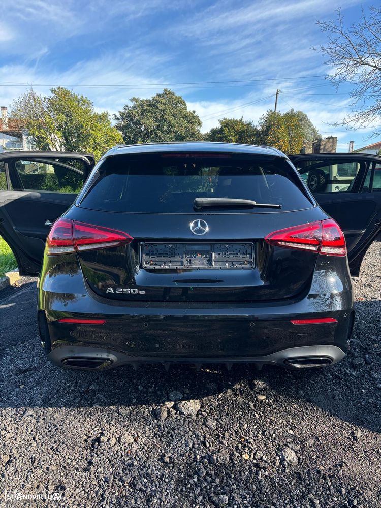 Mercedes-Benz A 250 e AMG Line - 5