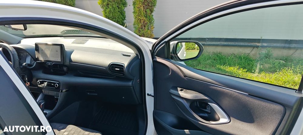 Toyota Yaris - 10