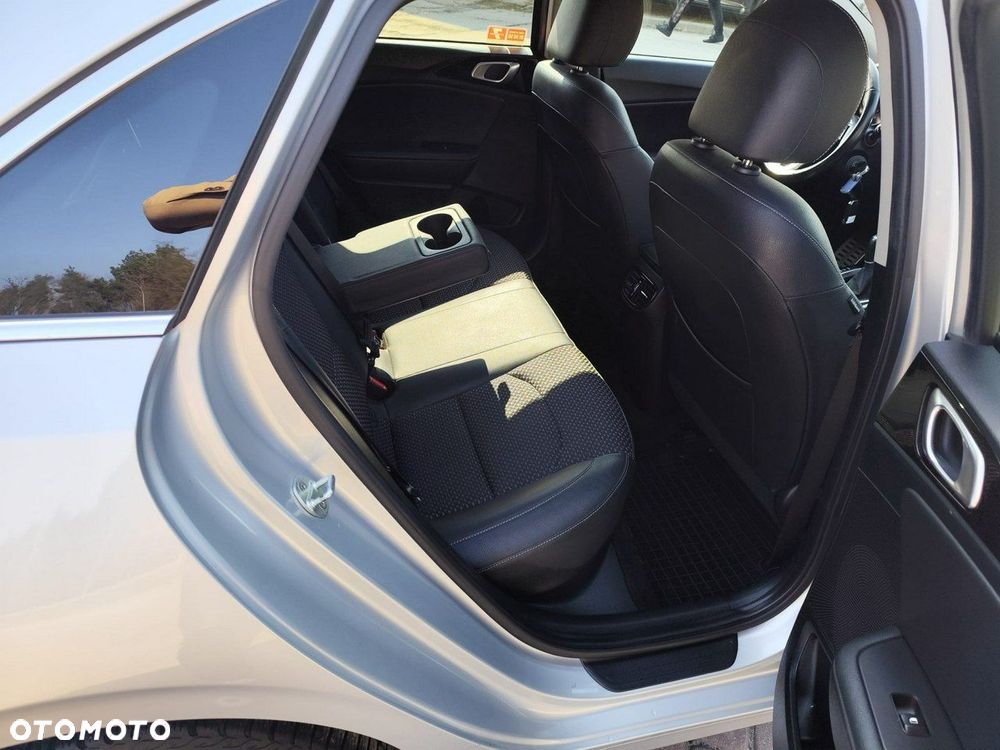 Kia Ceed 1.5 T-GDI L Business Line - 16