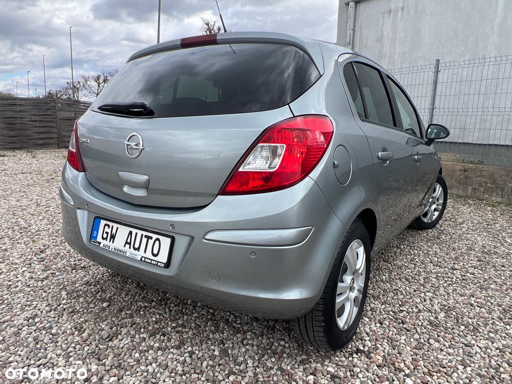 Opel Corsa 1.4 16V Innovation - 11
