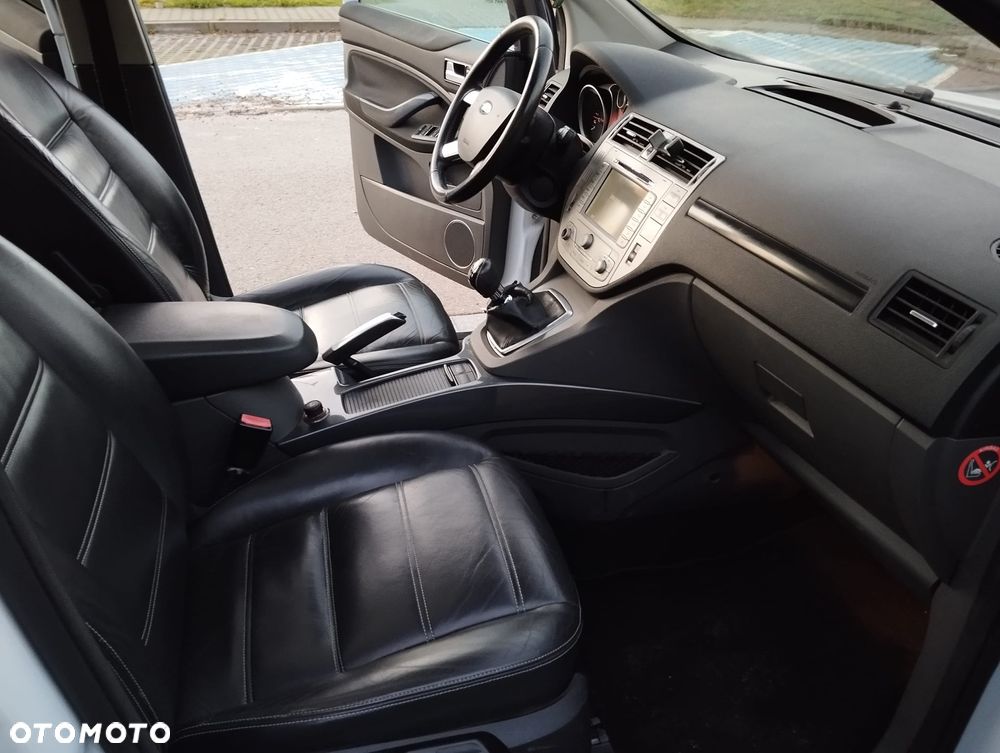 Ford Kuga 2.0 TDCi 2x4 Titanium - 16