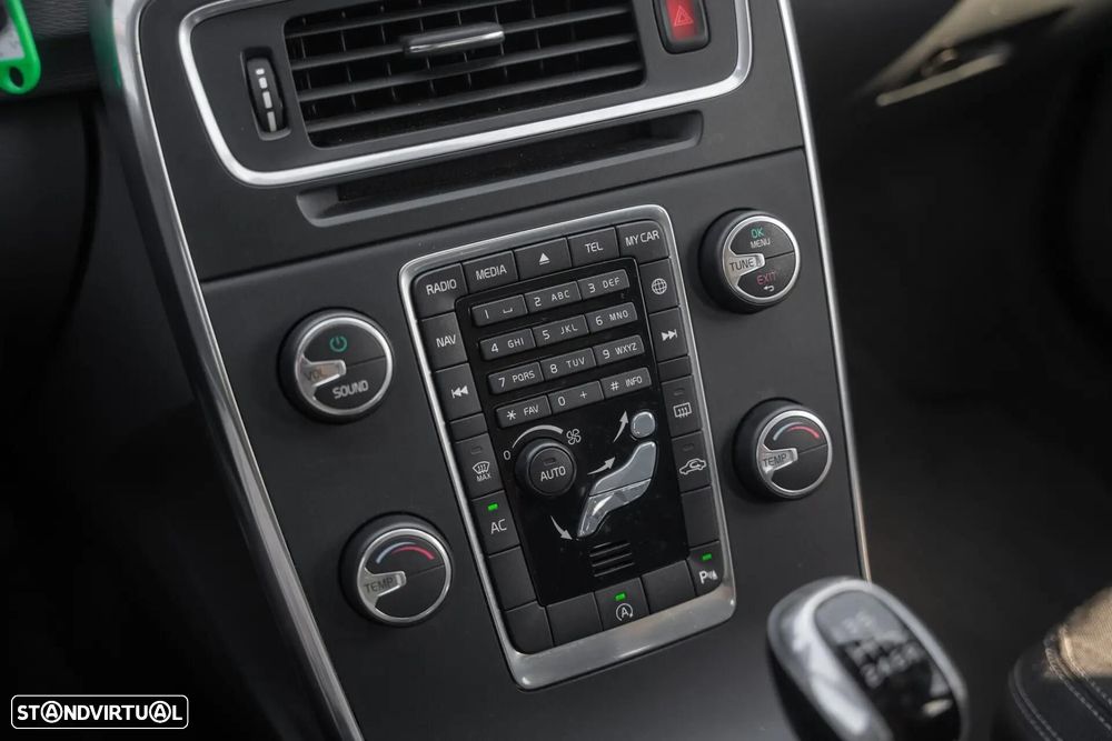 Volvo V60 2.0 D2 Momentum - 13