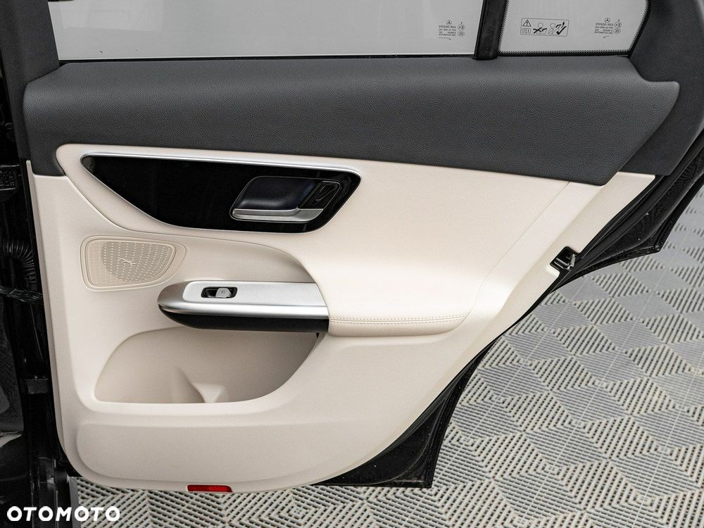 Mercedes-Benz GLC - 25