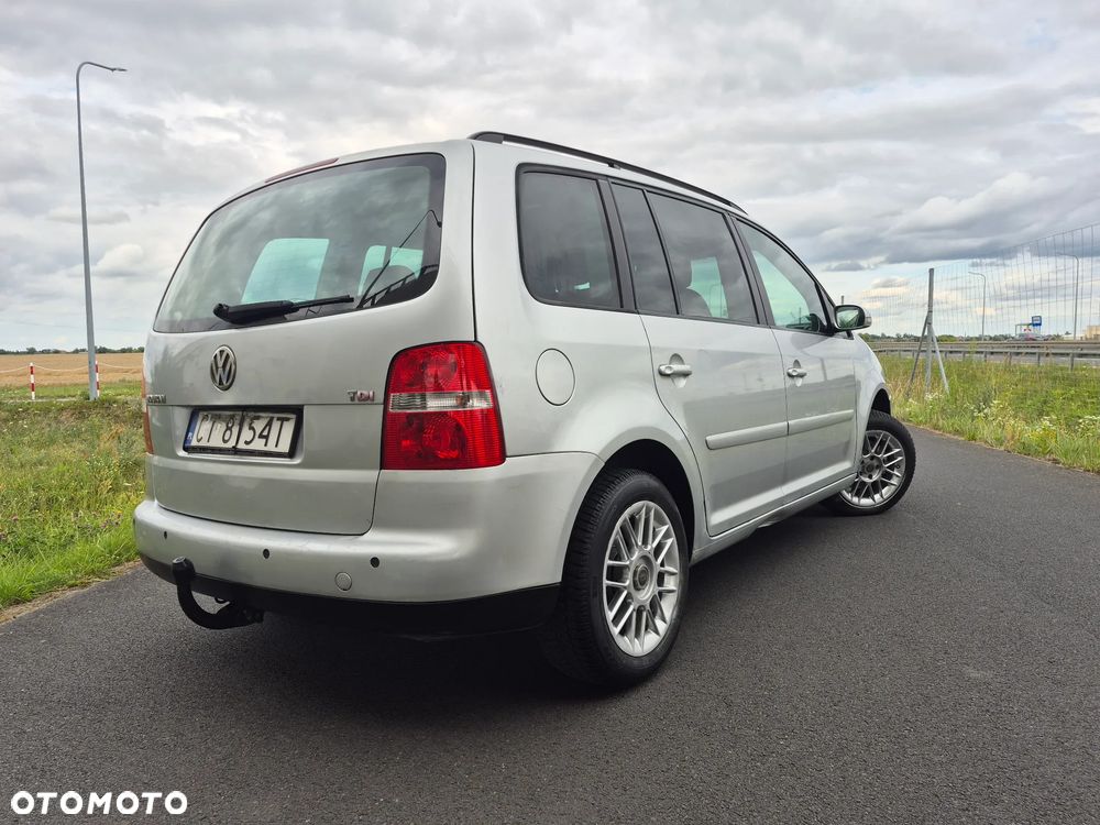 Volkswagen Touran - 4