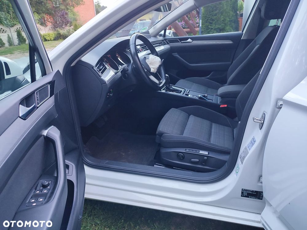 Volkswagen Passat Variant 2.0 TDI SCR DSG Elegance - 14
