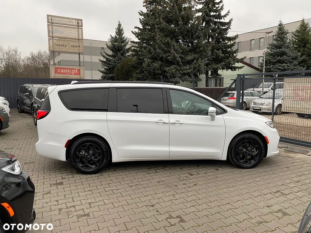 Chrysler Pacifica - 5