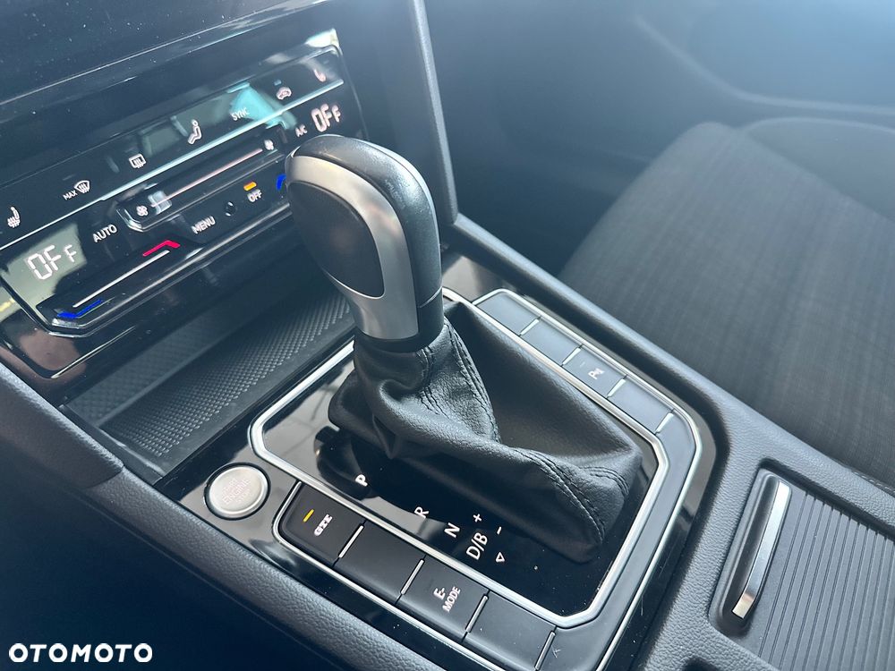 Volkswagen Passat - 17