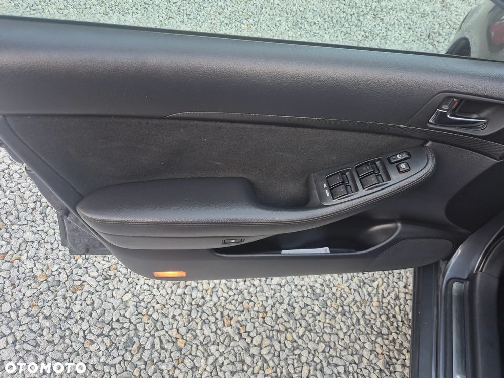 Toyota Avensis 1.8 VVT-i Combi Executive - 16