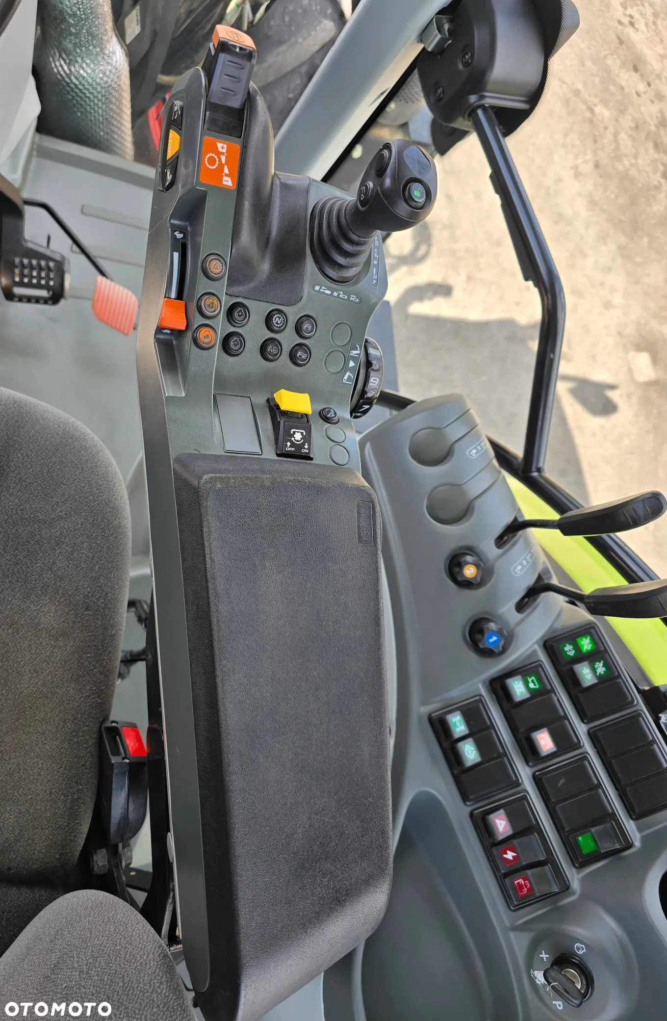 Claas Arion 520 - 22