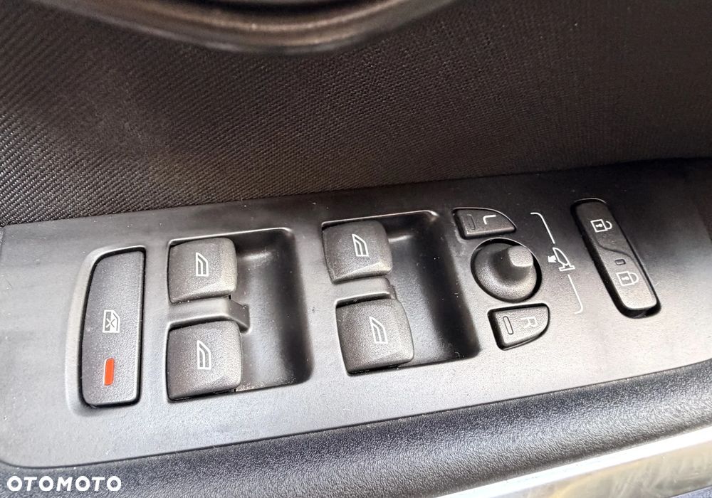 Volvo V40 D2 R Design - 34