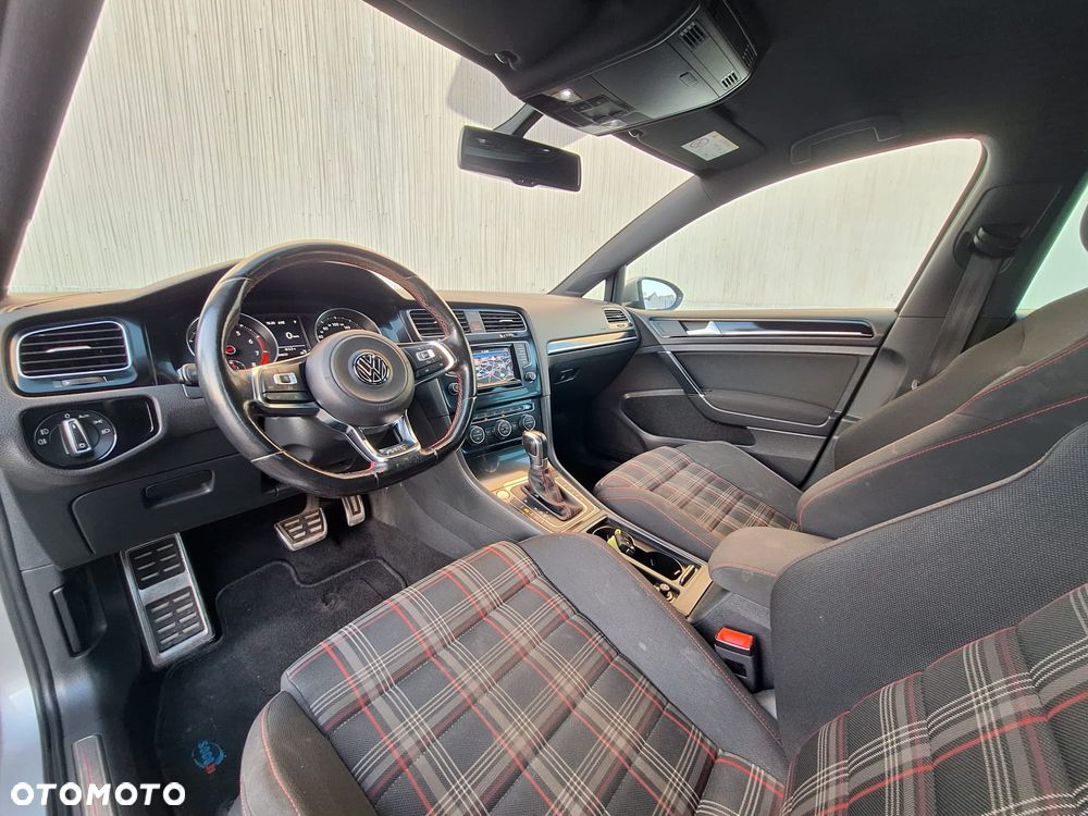 Volkswagen Golf - 15