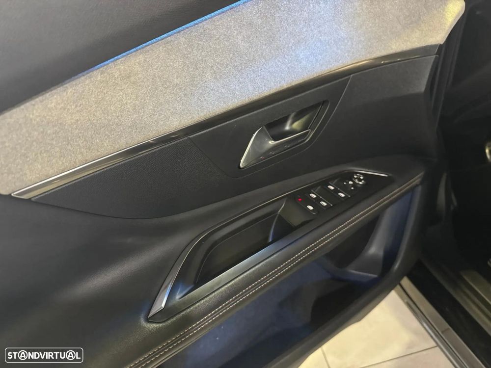 Peugeot 3008 1.6 Hybrid GT Pack e-EAT8 - 32