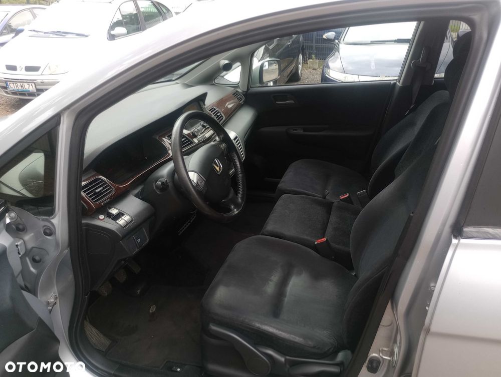 Honda FR-V - 4