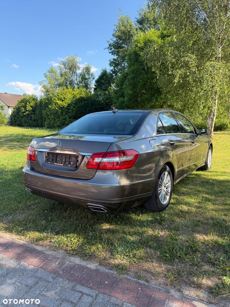 Mercedes-Benz Klasa E 300 CDI DPF BlueEFFICIENCY 7G-TRONIC Avantgarde - 4