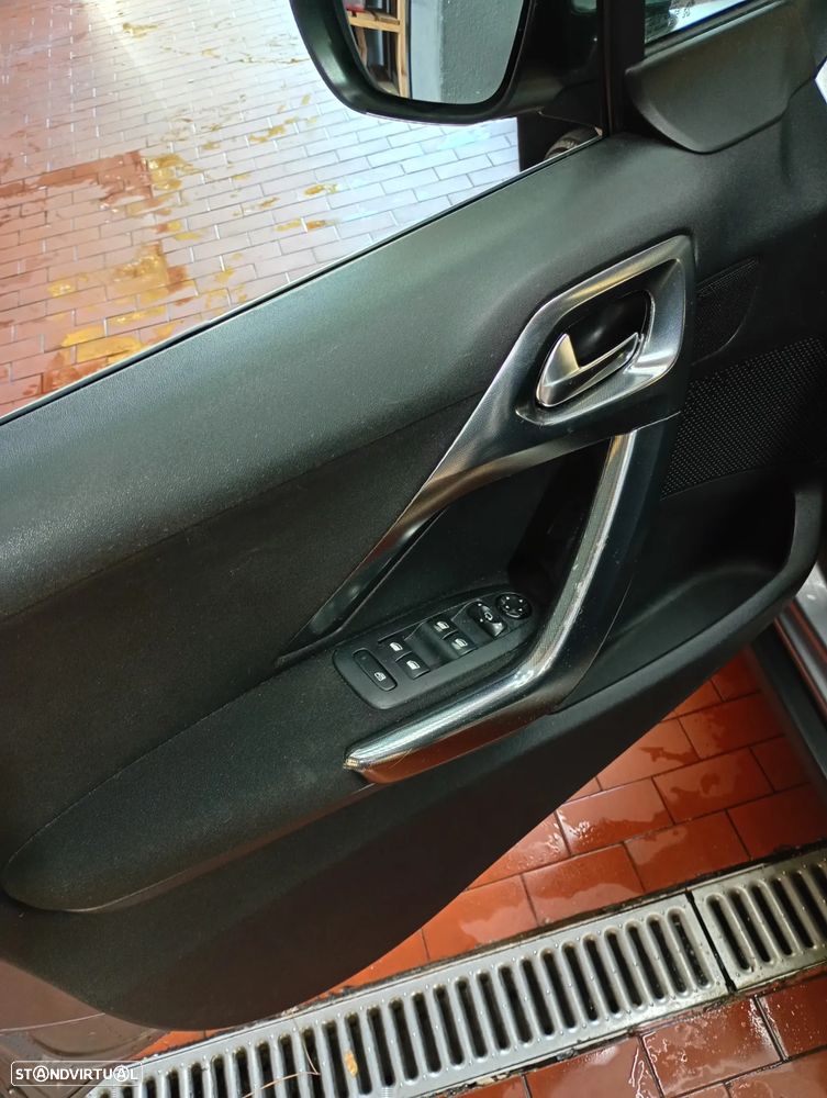 Peugeot 2008 1.2 VTi Allure - 12