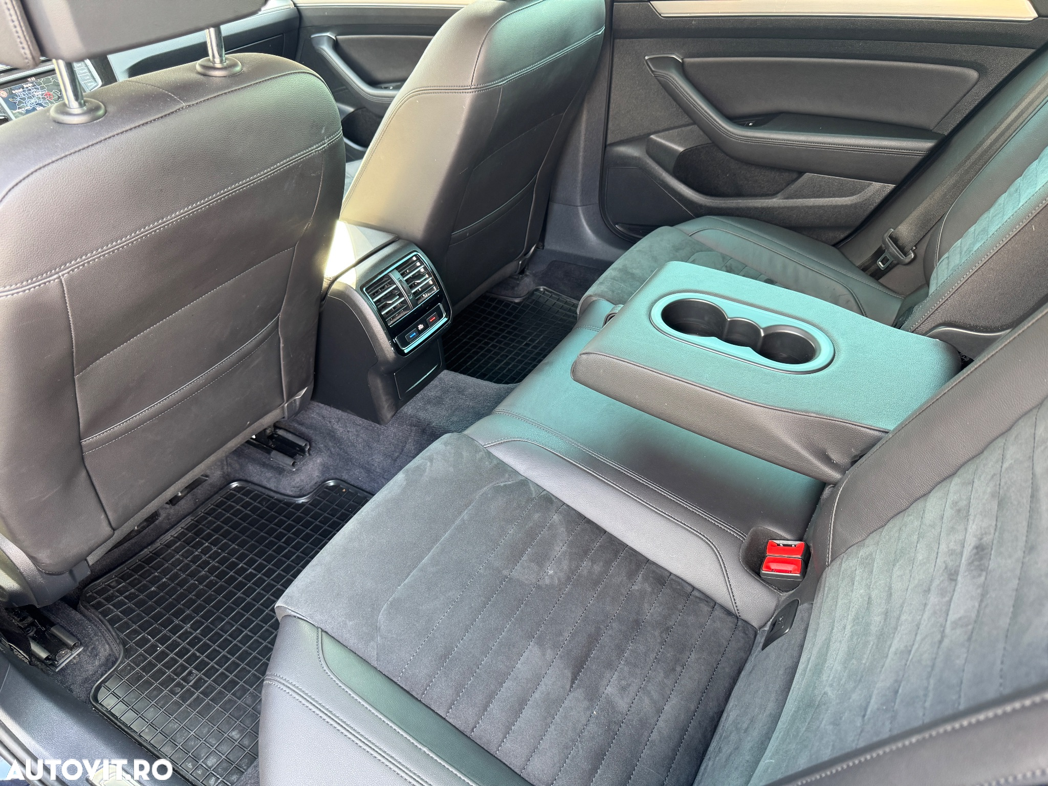 Volkswagen Passat Variant 2.0 TDI SCR DSG (BlueM. Tech) Highline - 9