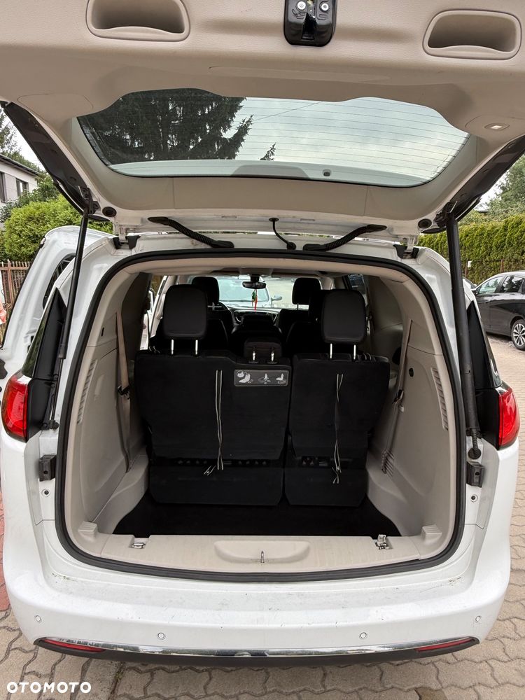 Chrysler Pacifica - 15