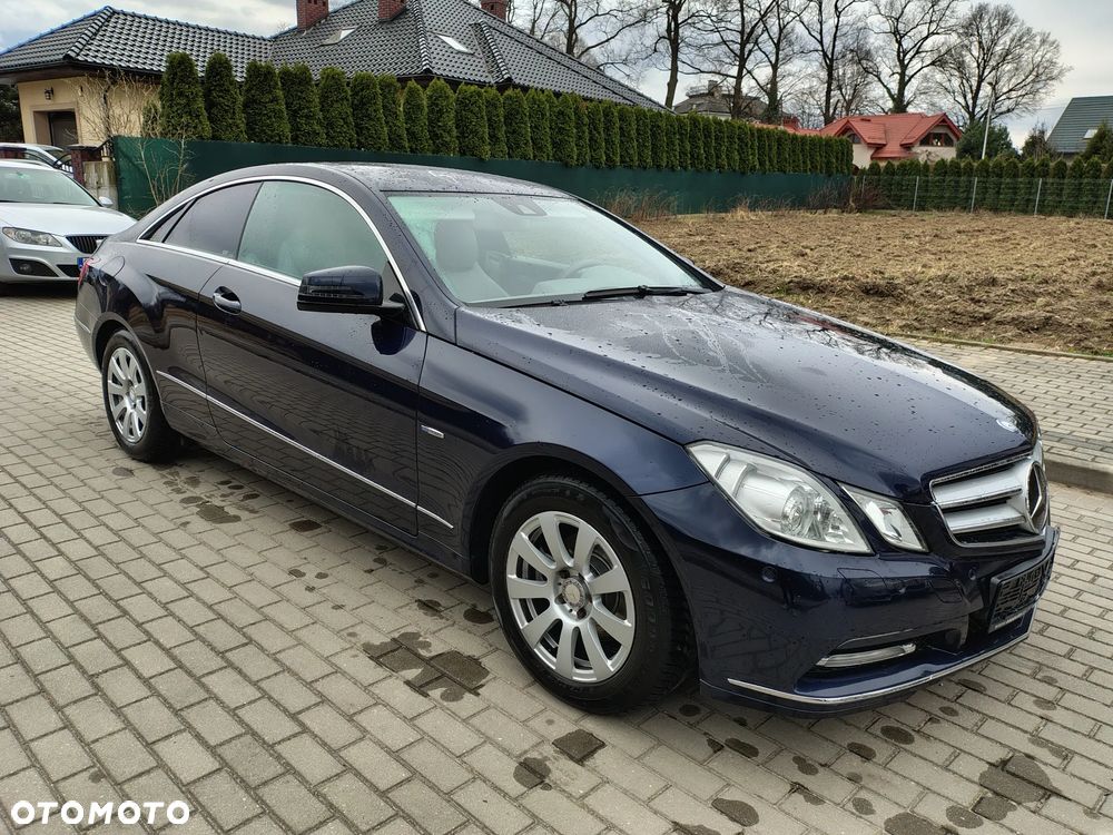 Mercedes-Benz Klasa E 250 CGI Coupe BlueEFFICIENCY Automatik Avantgarde - 13