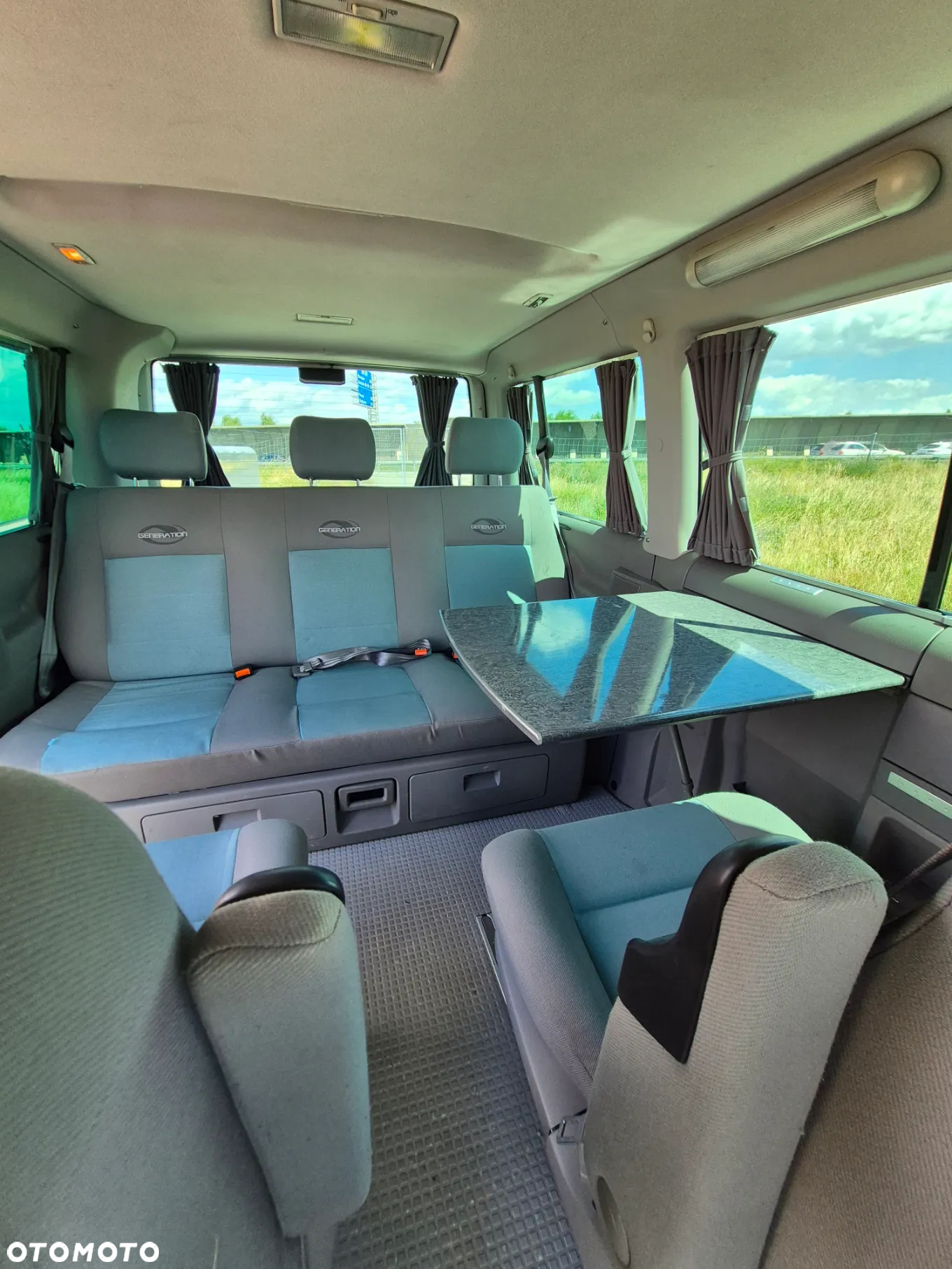 Volkswagen Multivan - 13