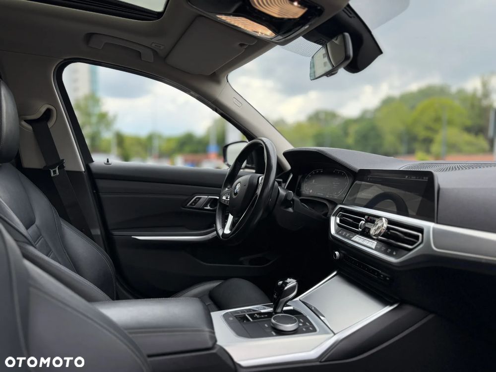 BMW Seria 3 320d Luxury Line - 16