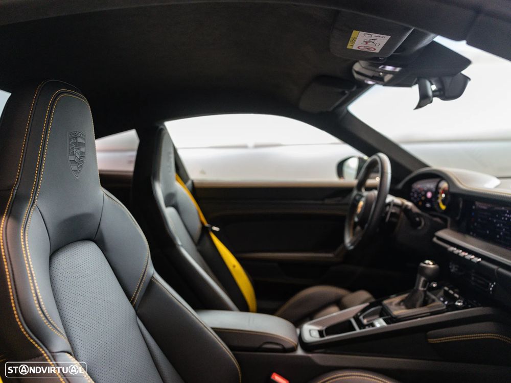 Porsche 911 (992) - 36