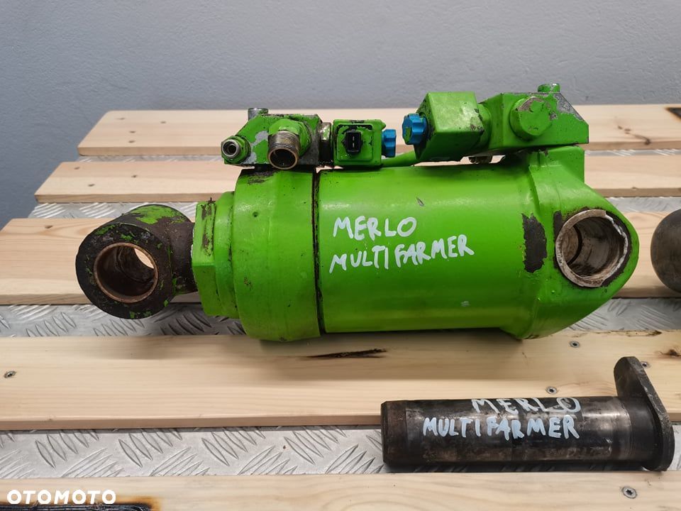 Cylinder hydrauliczny poziomowania osi Merlo ....  Multifarmer - 8