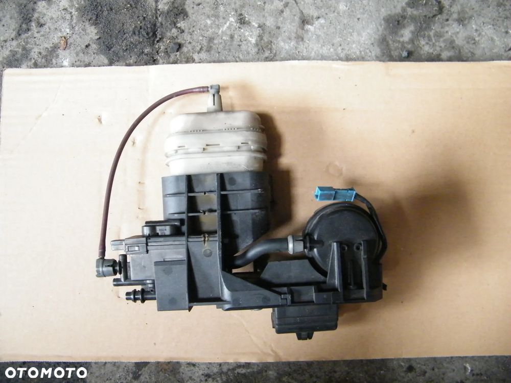 Zamek klapy tylnej siłownik Mercedes W220 S klasa 3.2 CDI (2001r.) - 1