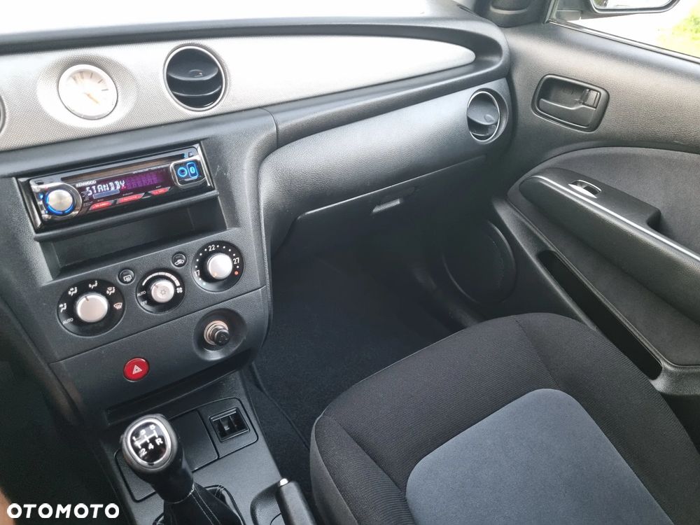 Mitsubishi Outlander 2.0 Intense DAKAR - 15