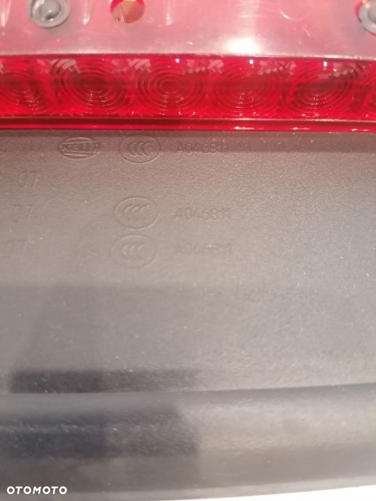 BMW 3 E90 SEDAN TRZECIE ŚWIATŁO STOP A046811 - 3