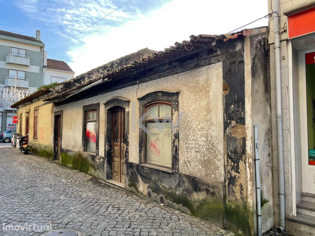 MORADIA T2 PARA RENOVAÇÃO TOTAL, NO CENTRO DE OVAR - Grande imagem: 2/6