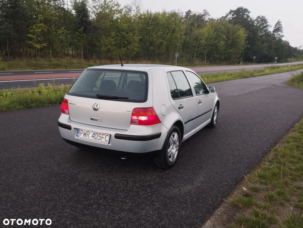 Volkswagen Golf 1.6 Comfortline - 4
