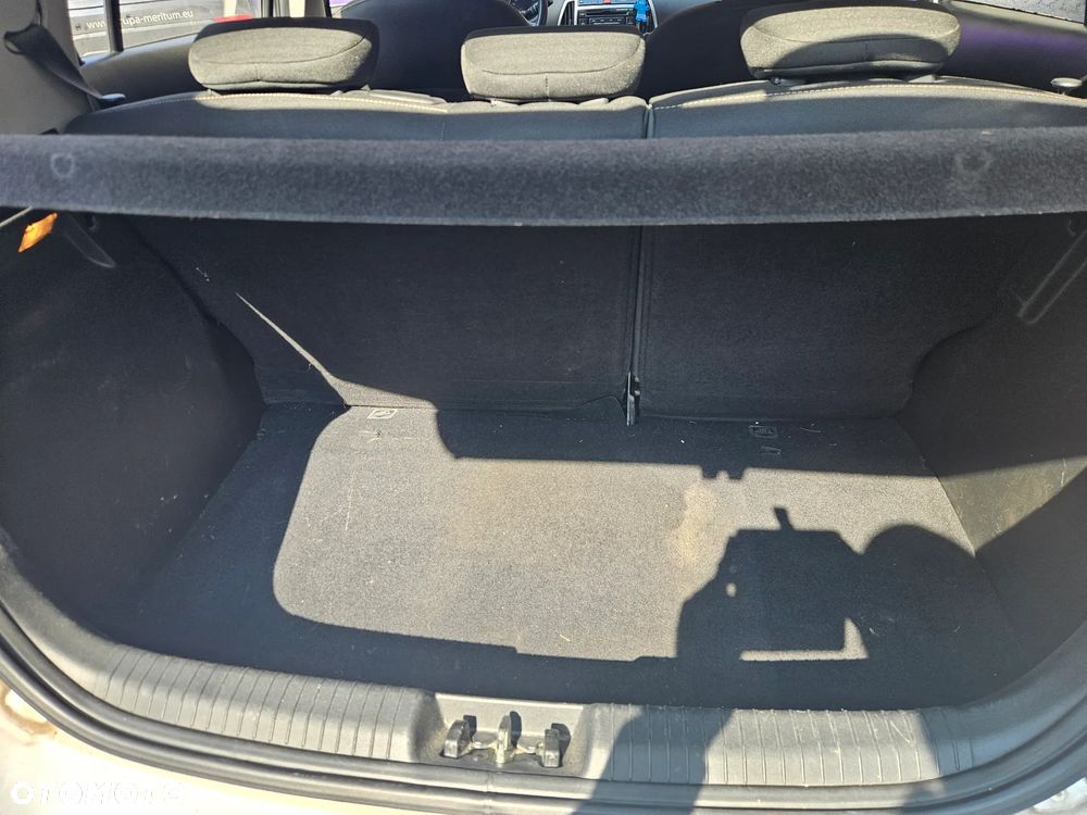 Hyundai i20 1.1 CRDi Classic + - 9