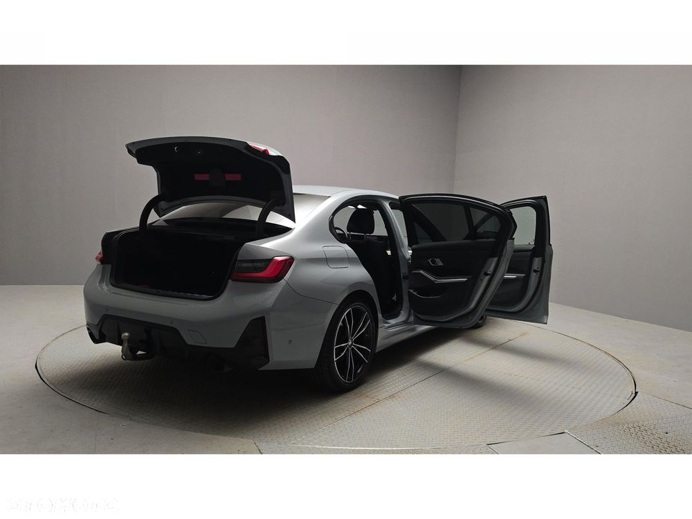 BMW Seria 3 320d xDrive M Sport - 10