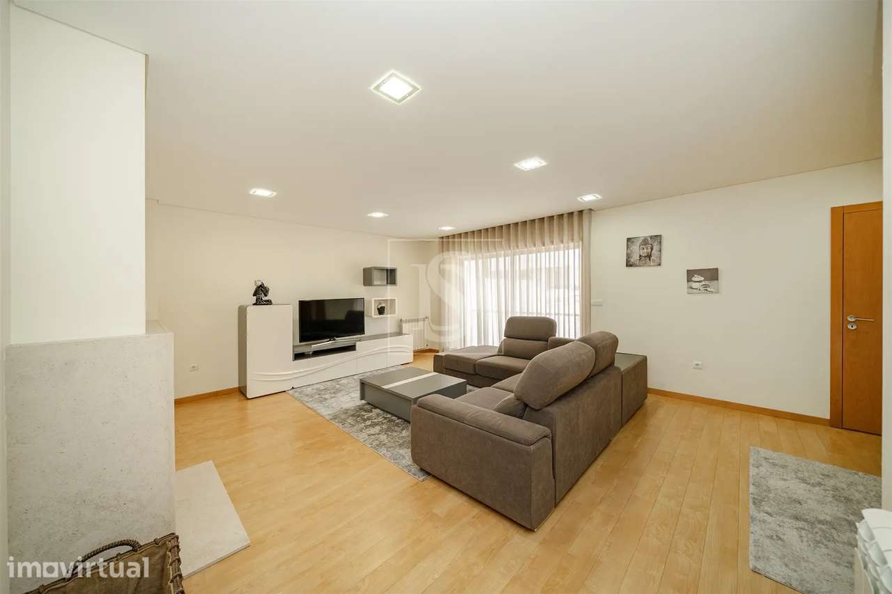 Moradia T4 com 2 Suites em Gamil – Barcelos - Grande imagem: 3/46