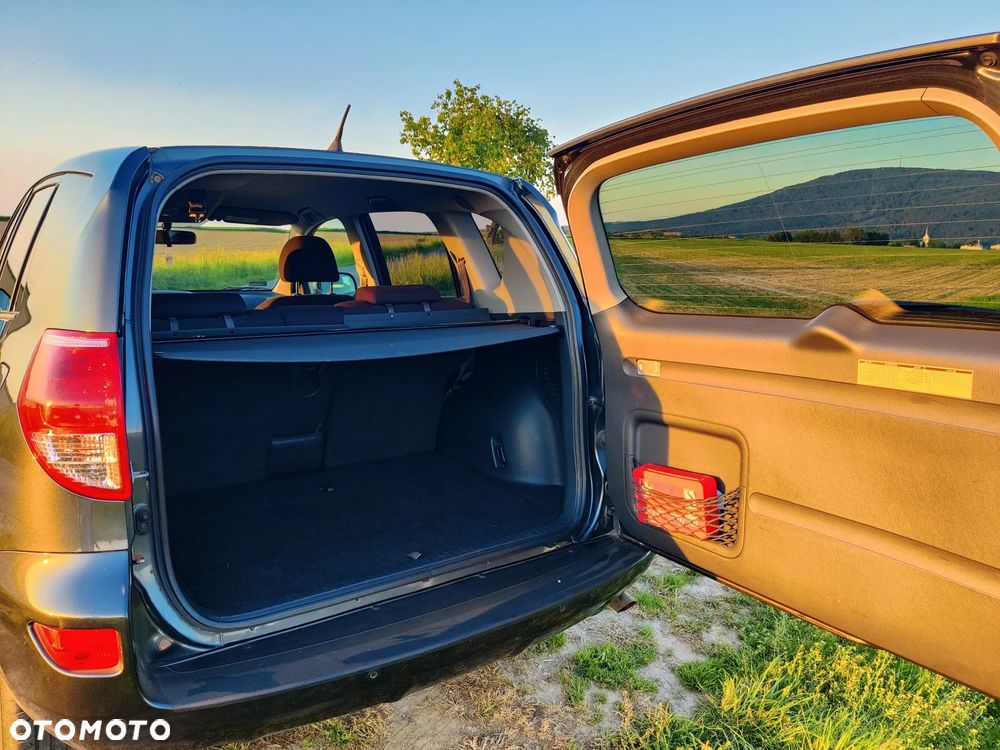 Toyota RAV4 2.0 4x4 - 18