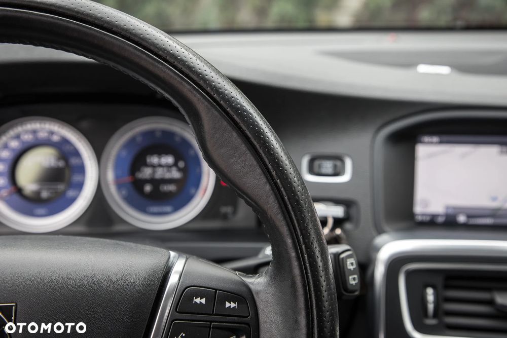 Volvo V60 T6 AWD Geartronic RDesign - 23